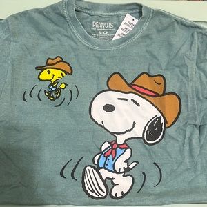 Cowboys Snoopy short sleeve shirt NWT Urban Outfitters